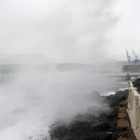 ¿Vas a la playa? Emiten alerta por marejadas anormales en varias regiones de Chile