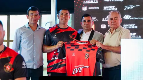 Gato Silva confiesa que volvió al fútbol por su hijo