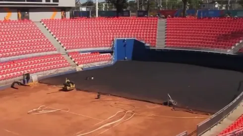 Así avanza la cancha del Court Central del Estadio Nacional de cara a la llave de Copa Davis ante Perú a comienzos de febrero.