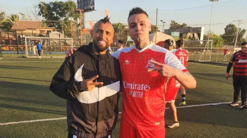 Arturo Vidal se luce en pichanga contra Cantantes Urbanos FC