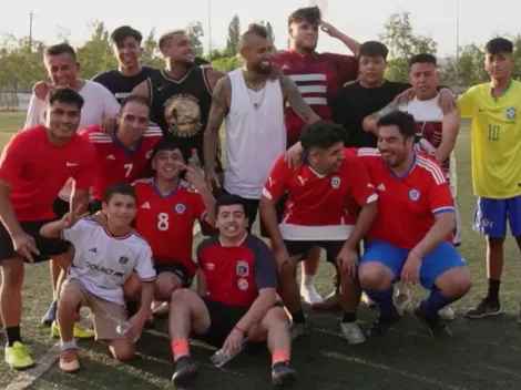 ¿Guiño a Colo Colo? Vidal juega de blanco ante hinchas