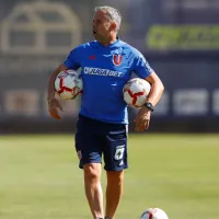 Gustavo Álvarez golpea a la mesa en U. de Chile: impide la salida de un jugador