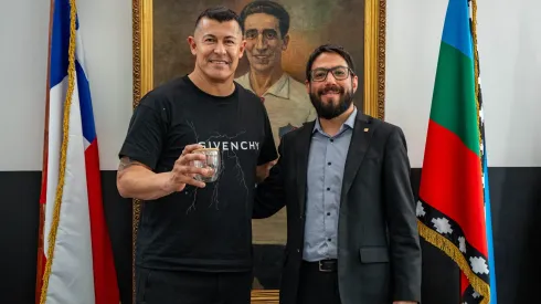 El presidente del Club Social, Matías Camacho, recibió con felicidad a Jorge Almirón.