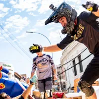 Rider chileno sufre delicada lesión y peligra para el Red Bull Valparaíso Cerro Abajo