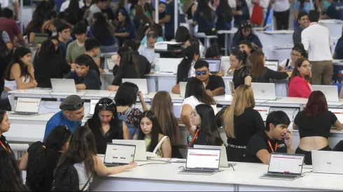 Feria de postulación y matricula de Educación Superior en la Estación Mapocho (enero 2023).