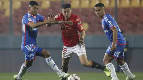 Universidad de Chile y Unión Española se miden en Santa Laura.