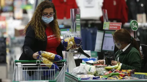 ¿Se debe postular o renovar a la Tarjeta Junaeb 2024?