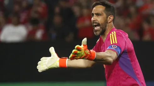 Claudio Bravo se mostró disconforme con una actitud de los jugadores de la selección chilena preolímpica.