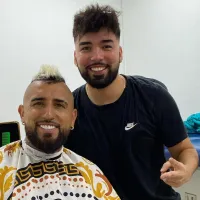 El barbero de Arturo Vidal manda la señal y filtra que está todo listo con Colo Colo