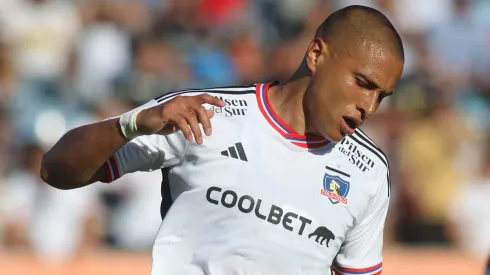 Leandro Benegas es uno de los jugadores que ve complicada su continuidad en Colo Colo tras la pretemporada.