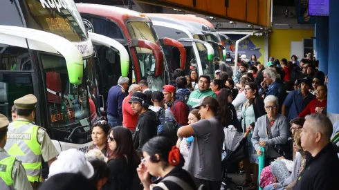 Solicitan presencia militar en terminal de buses de Santiago.