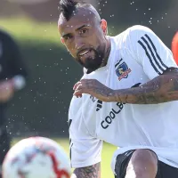 Bienvenida y hasta barridas: así fue el primer entrenamiento de Arturo Vidal en Colo Colo