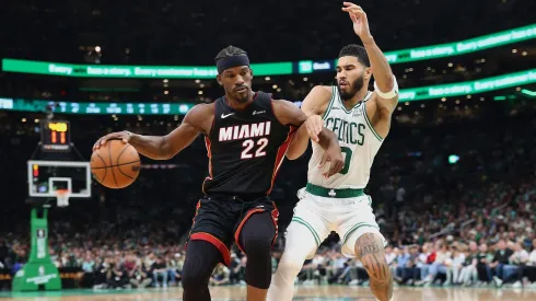 Otro cruce de infarto entre los elencos de Jayson Tatum y Jimmy Butler.
