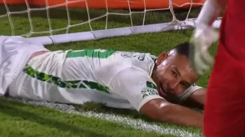 El chileno Iván Morales tuvo el gol del triunfo en sus pies, peeeero...