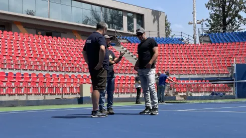 Nicolás Massú revisó cada detalle de la cancha que recibirá la serie de Copa Davis entre Chile y Perú.