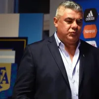 Chiqui Tapia le dedica una provocadora manita a Chile: polémica del \'serio\' presidente de la AFA