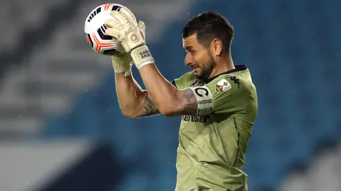 Gabriel Arias se retiró de la cancha en el entretiempo.