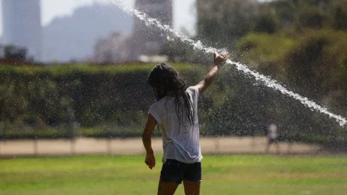 ¿Seguirá el calor? Mira el pronóstico del tiempo en Santiago.