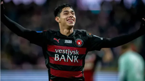 Darío Osorio celebra uno de los cuatro tantos que ha anotado en el Midtjylland de Dinamarca.
