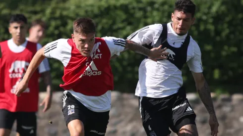 Alan Saldivia lucha un balón con Lucas Soto para refrendar de cierto modo las palabras de Emiliano Amor.