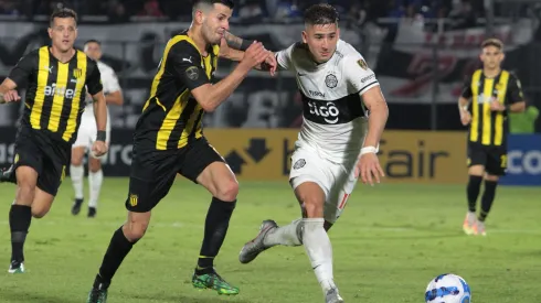 Paiva jugando Libertadores con la camiseta de Olimpia.
