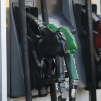 ¿Sube o baja la bencina? Revisa que pasará esta semana con el precio de los combustibles