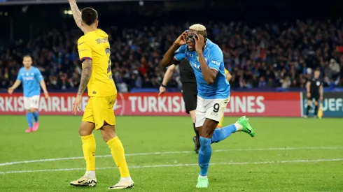 Victor Osimhen hizo un gran giro en el área culé y anotó el 1-1.