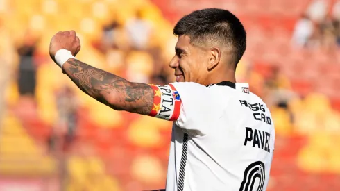 Pavez ingresó a la cancha con una camiseta especial.