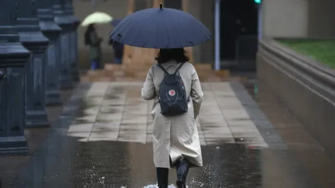 ¿Vuelve la lluvia? Mira el pronóstico del tiempo en Santiago.