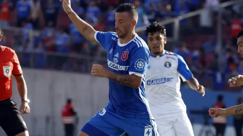 Luciano Pons puede quedar fuera del Superclásico por su expulsión.