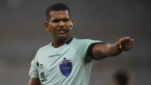 Alexis Herrera arbitrará a Colo Colo en la ida