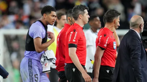 Jude Bellingham reclamó aireadamente tras la anulación de su gol.