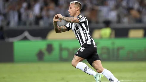 Vargas tiene un año más de contrato con el club.