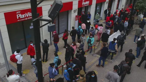 Revelan ley que permite a extranjeros retirar sus fondos de AFP