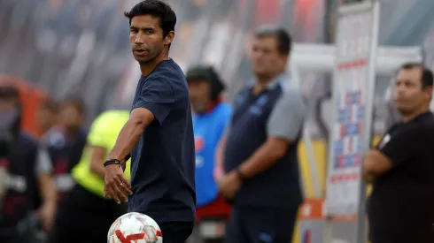 Nicolás Núñez quedó con poco respaldo tras el fracaso de la UC en la Copa Sudamericana.