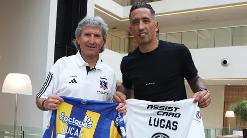 Lucas Barrios acompaña a Colo Colo en la previa de su partido con Sportivo Trinidense.