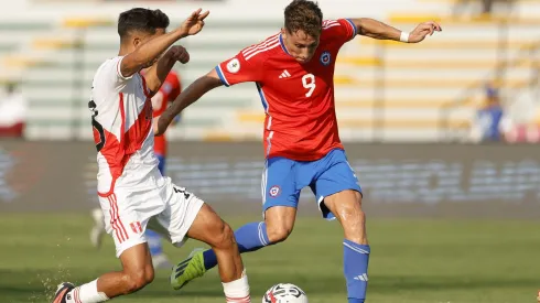 Luciano Arriagada jugando por la selección chilena Sub 23.
