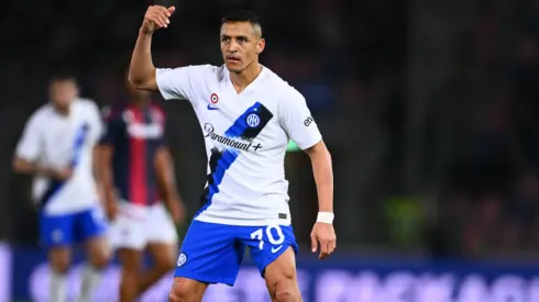 Alexis Sánchez es titular en la visita del Inter de Milán al Bologna.