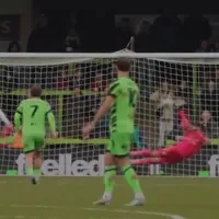 Vicente Reyes es figura en Inglaterra: tapa un penal y celebra la victoria del Forest Green