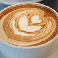 ¿Qué es el Flat White y cómo se prepara? Google lo celebra hoy 11 de marzo con un Doodle