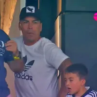 Con unas ganas de entrar: El sufrimiento de Paredes como un hincha más en el Monumental