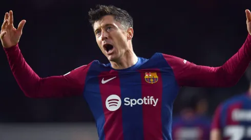 Robert Lewandowski marcó el gol que selló el triunfo del Barcelona ante Napoli.