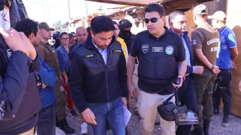 El alcalde de La Florida, Rodolfo Carter, encabeza operativo de control de seguridad, fiscalización y notificaciones en la “Toma Dignidad”.