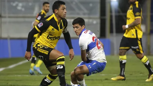 Gonzalo Jara fue dirigido por el entrenador que recibió una oferta formal de Católica.