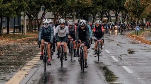Las ciclistas sufrieron condiciones climáticas adversas el año pasado
