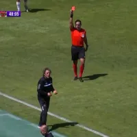 Mario Salas pone el grito en el cielo por un penal y se va expulsado: \'¡Es un robo hormiga!\'