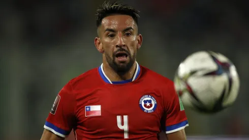 Mauricio Isla volverá a la Roja, donde no juega desde fines de marzo de 2022.