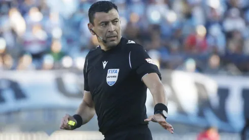 Roberto Tobar cambió la política de arbitrajes respecto a los cuerpos técnicos y jugadores suplentes.