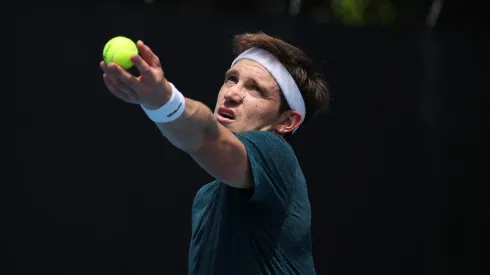 Nicolás Jarry salta a la cancha en el Masters 1000 de Miami.