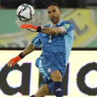 Tras ser cortado por Berizzo: Claudio Bravo vuelve a ser el capitán de la selección chilena